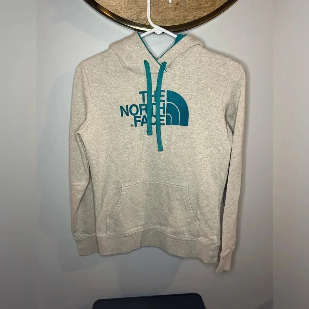 The north face hoodie women’s xs